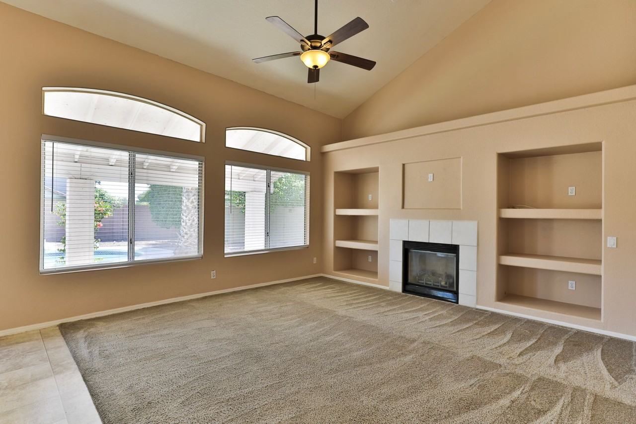 6759 N 77th Dr - Photo 4 of 31