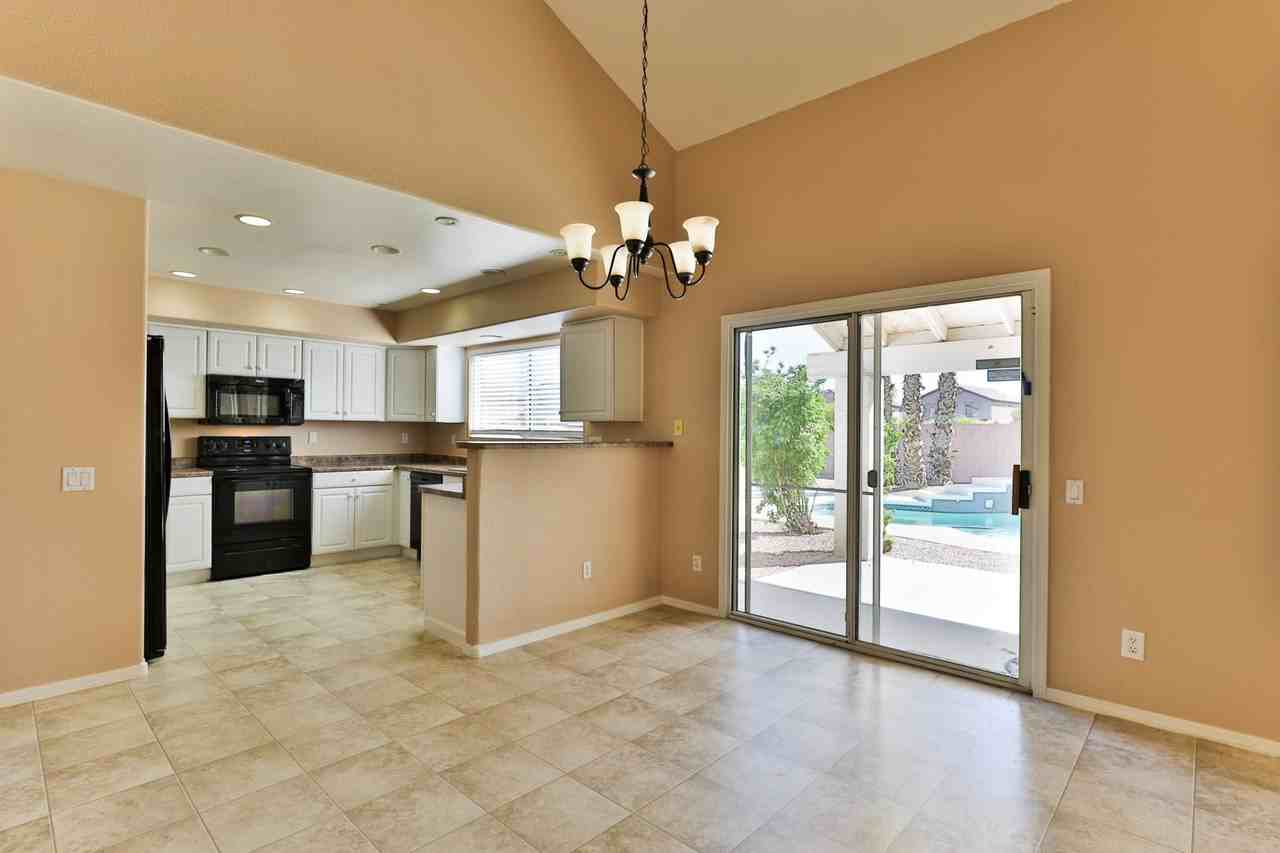 6759 N 77th Dr - Photo 6 of 31