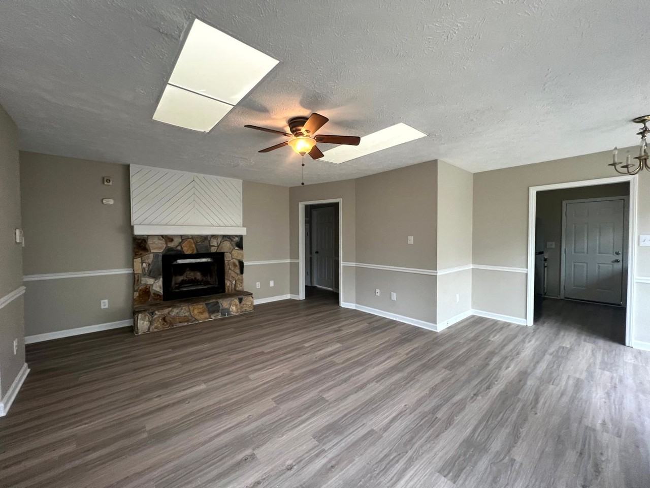 544 Auburndale Ln - Photo 2 of 16