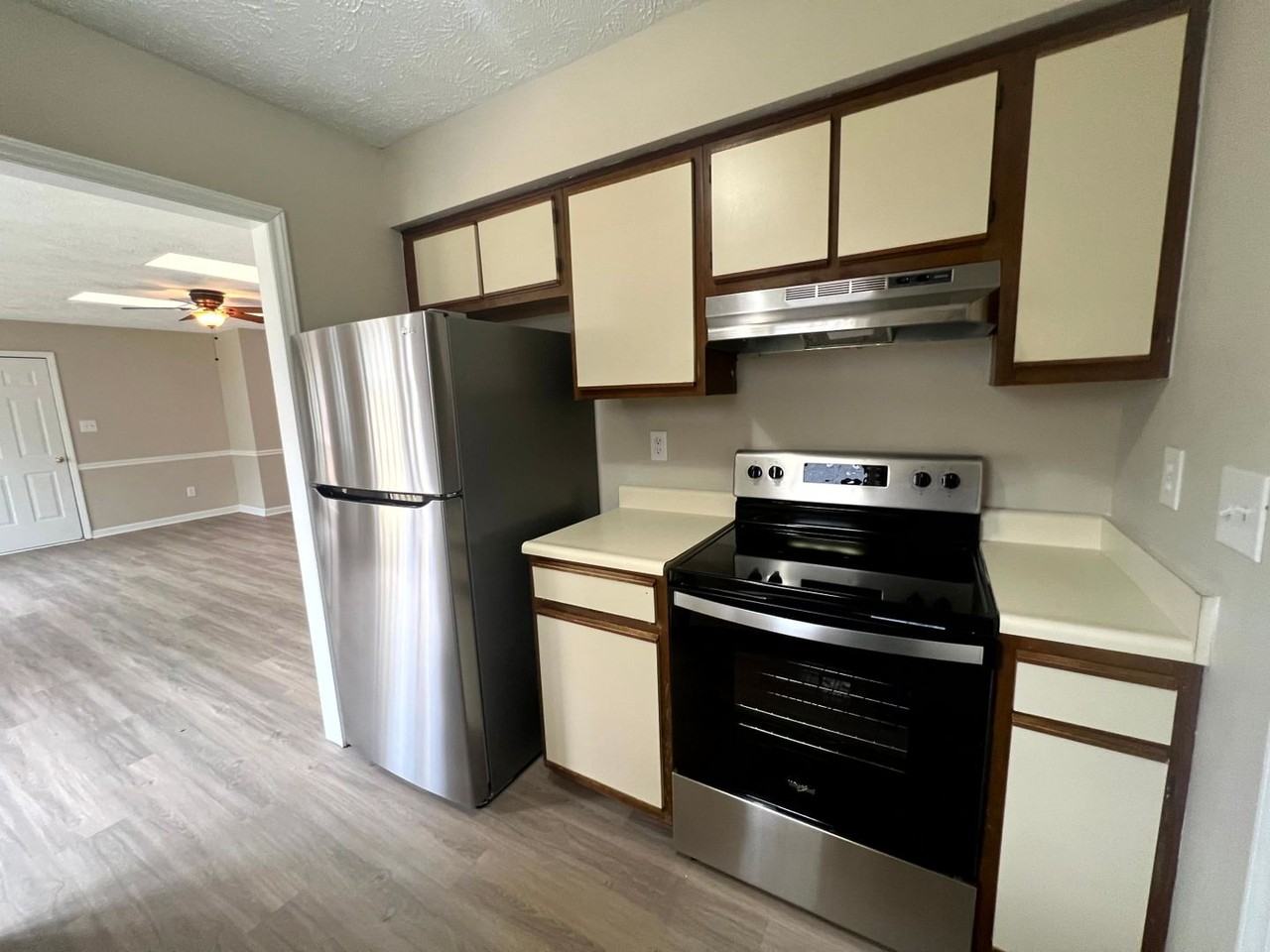 544 Auburndale Ln - Photo 3 of 16