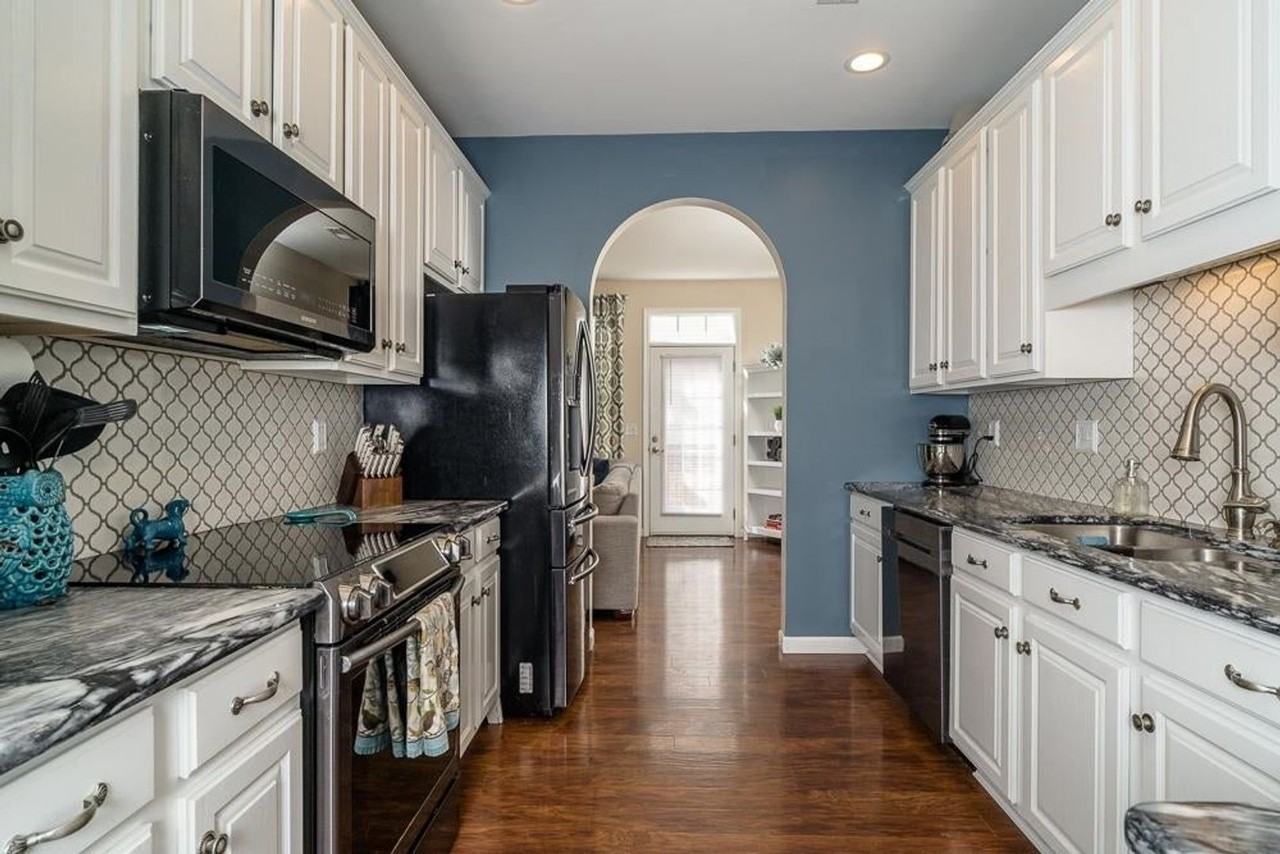 1410 Mountain Spring Ln - Photo 3 of 19