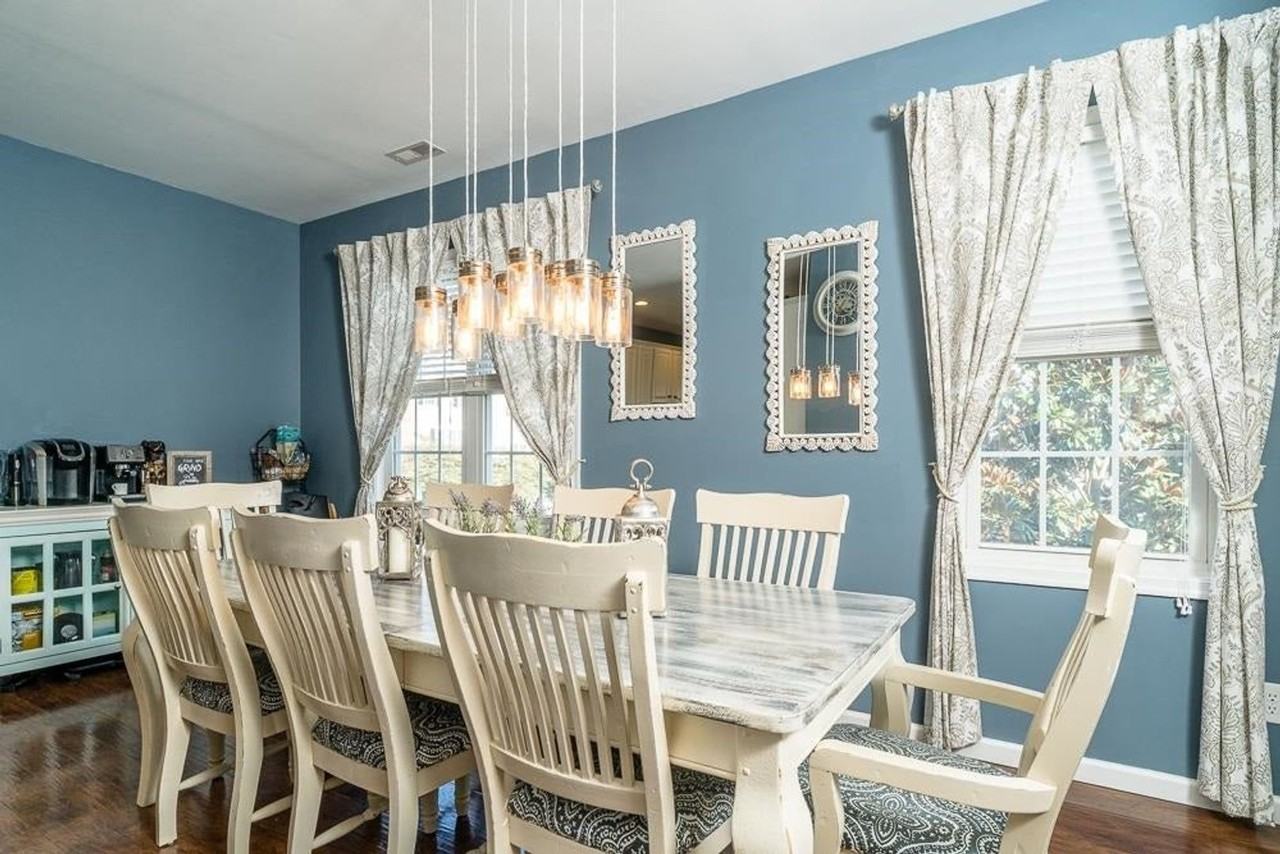 1410 Mountain Spring Ln - Photo 4 of 19