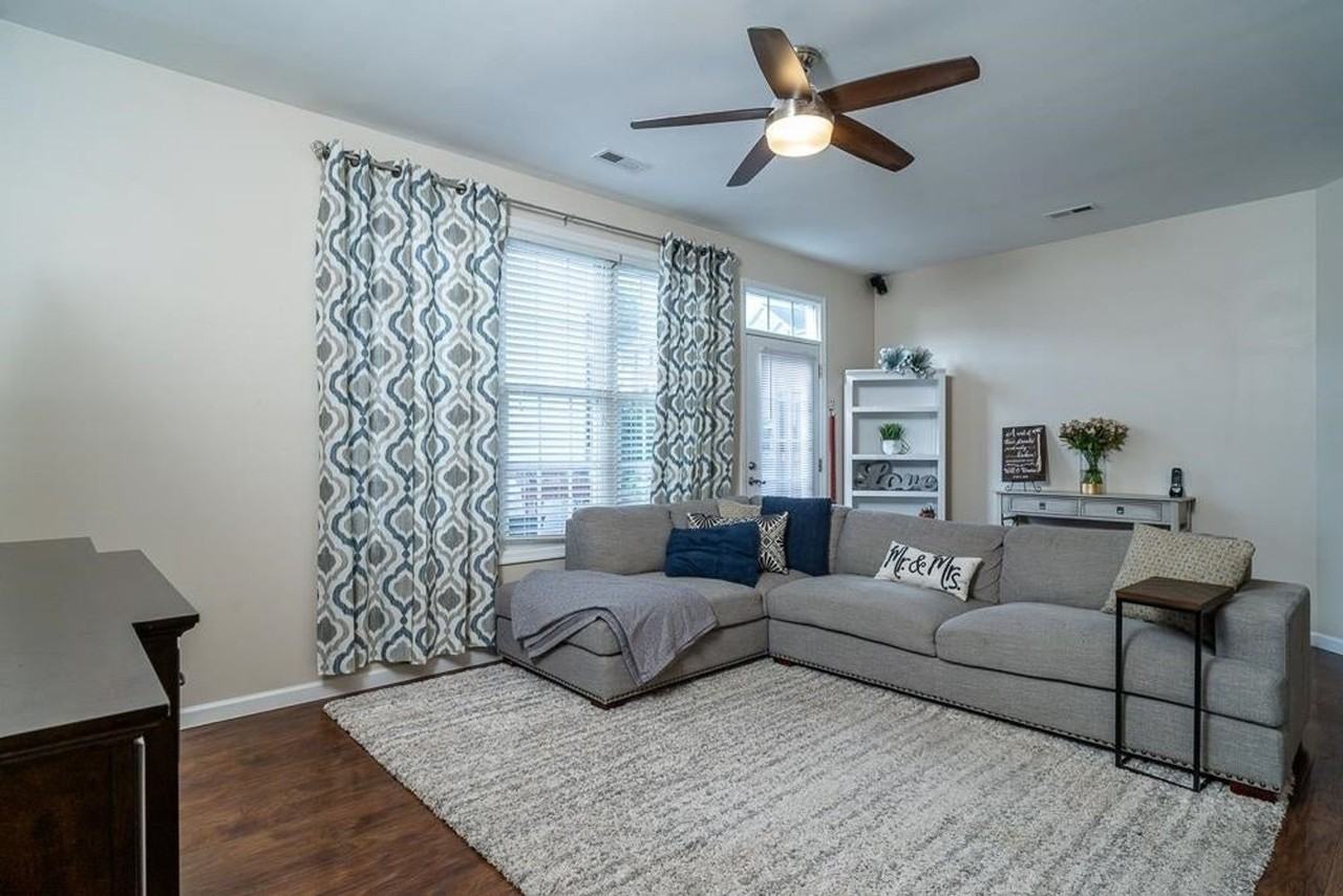 1410 Mountain Spring Ln - Photo 5 of 19