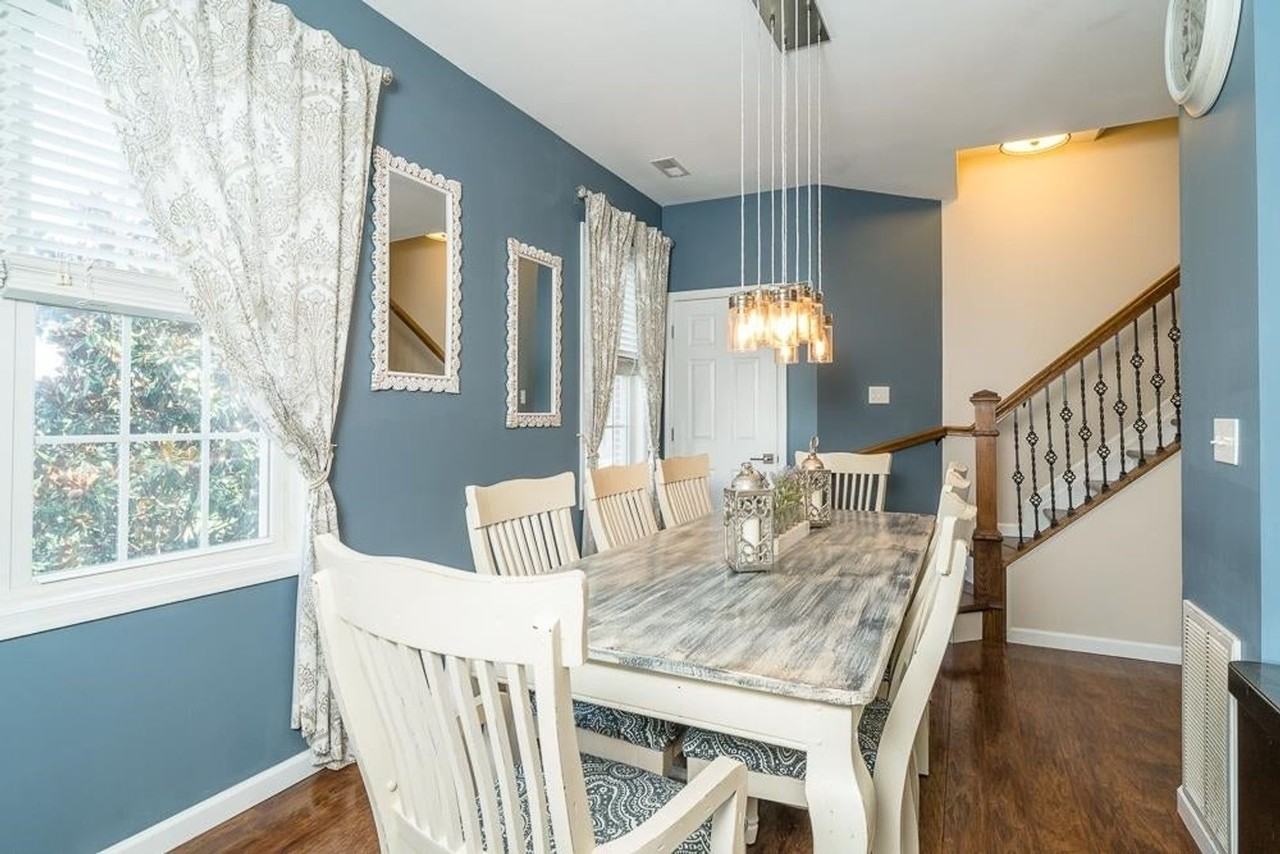 1410 Mountain Spring Ln - Photo 7 of 19