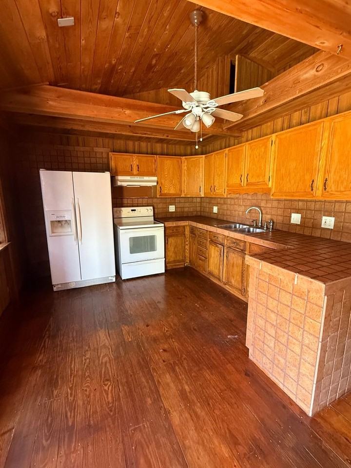 3611 Elizabeth St - Photo 4 of 19