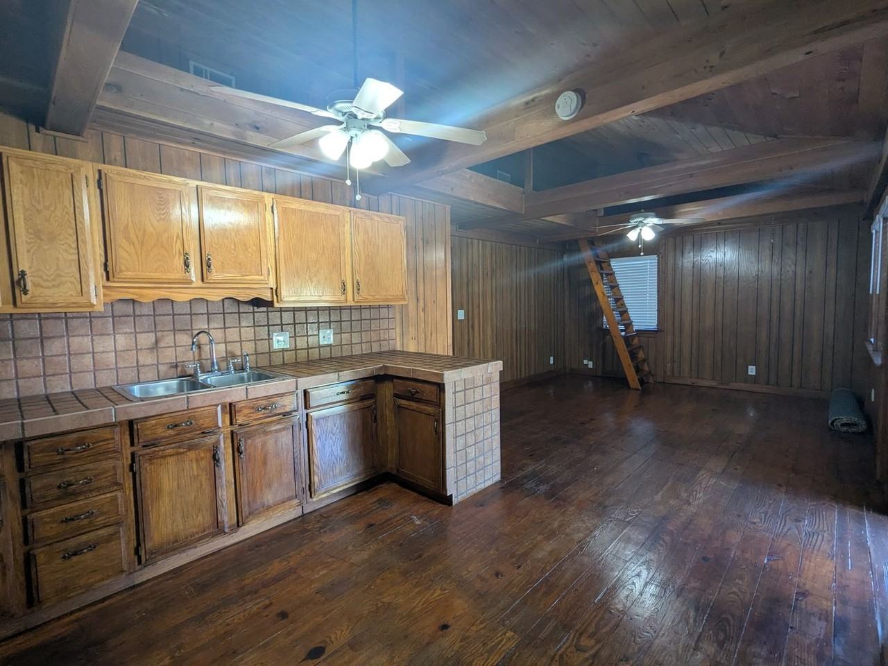 3611 Elizabeth St - Photo 5 of 19