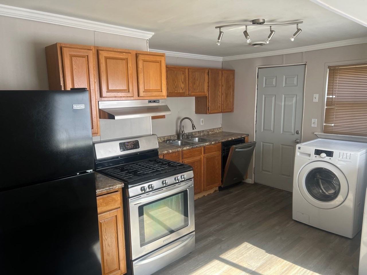 2430 E 36th Ave - Photo 3 of 12