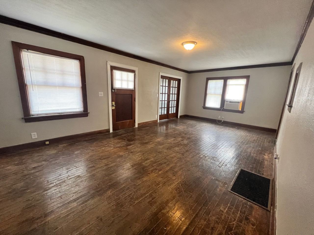 201 Old Mill Rd - Photo 3 of 7