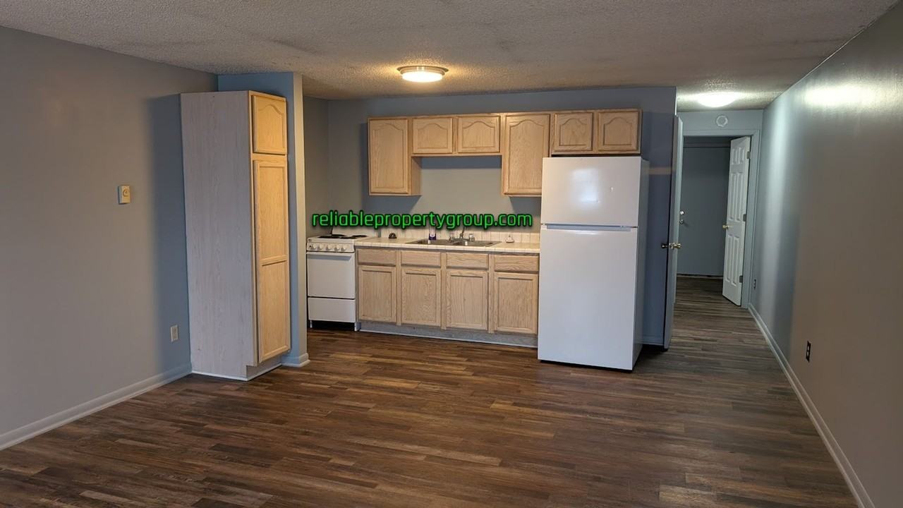 805 N Washington St #8 - Photo 3 of 8