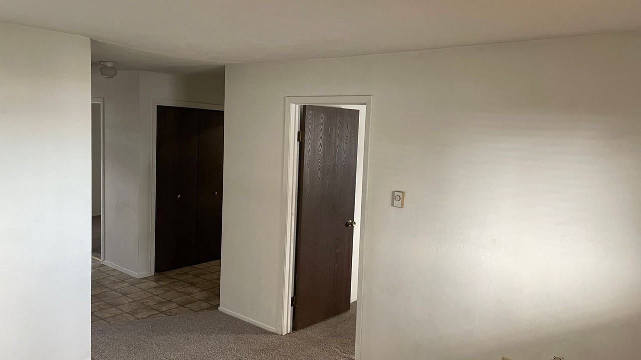 255 E Main St - Photo 4 of 14