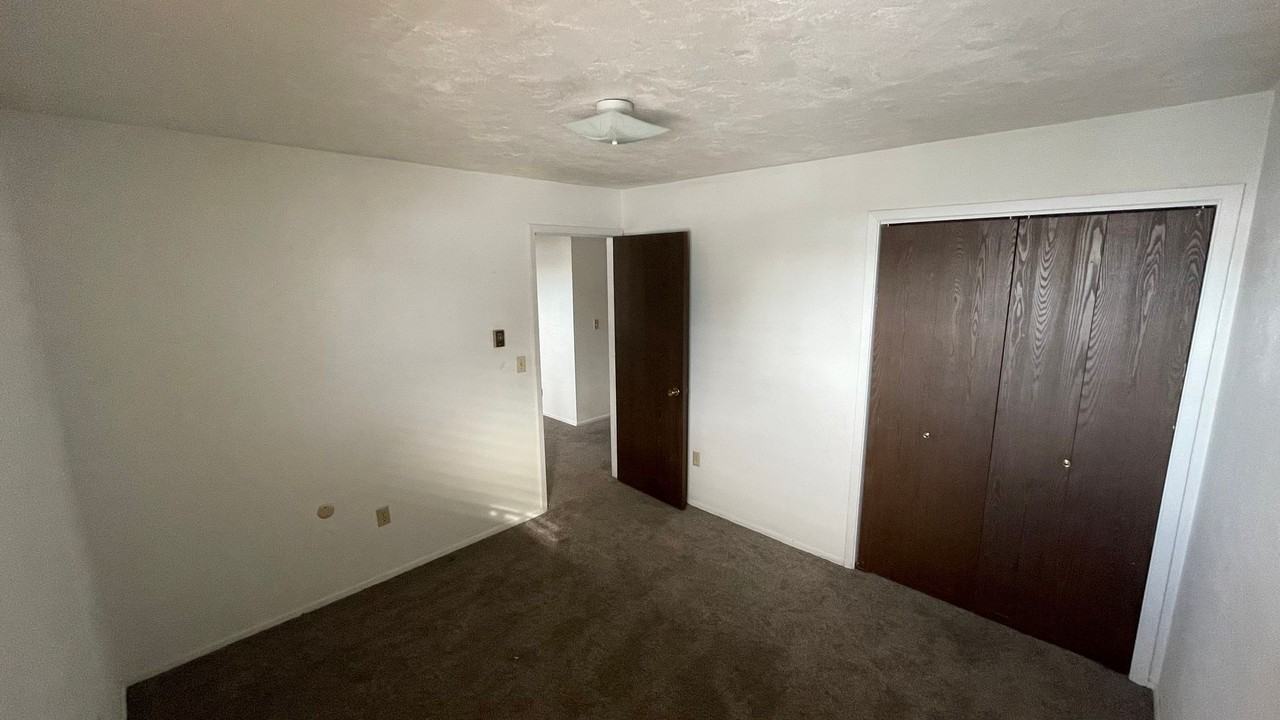 255 E Main St - Photo 5 of 14