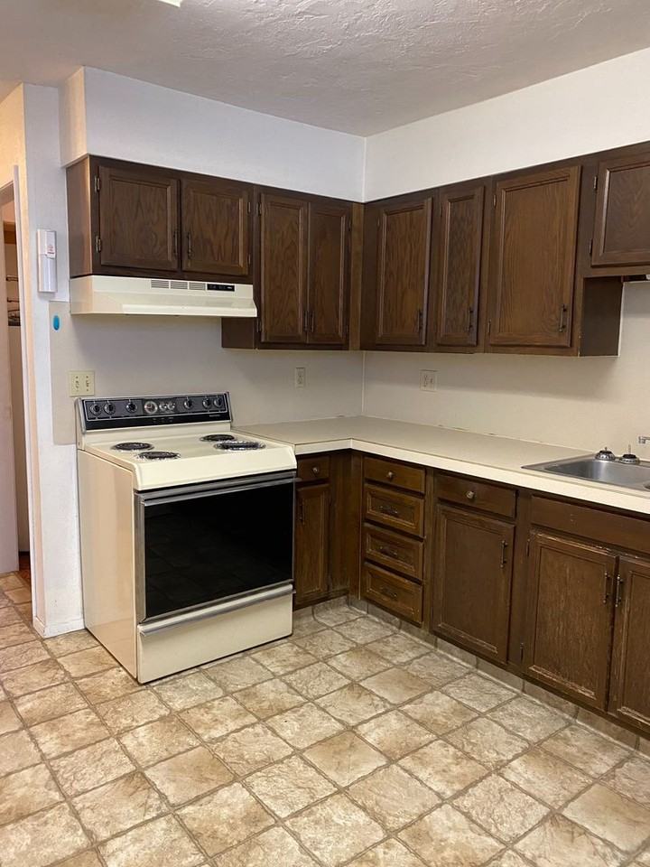 255 E Main St - Photo 7 of 14