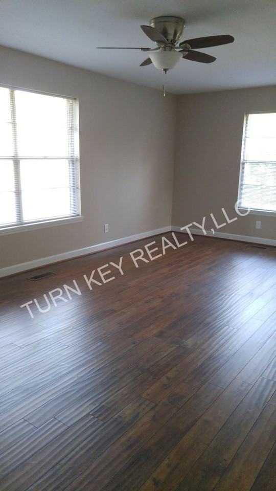 735 Francis St - Photo 2 of 8