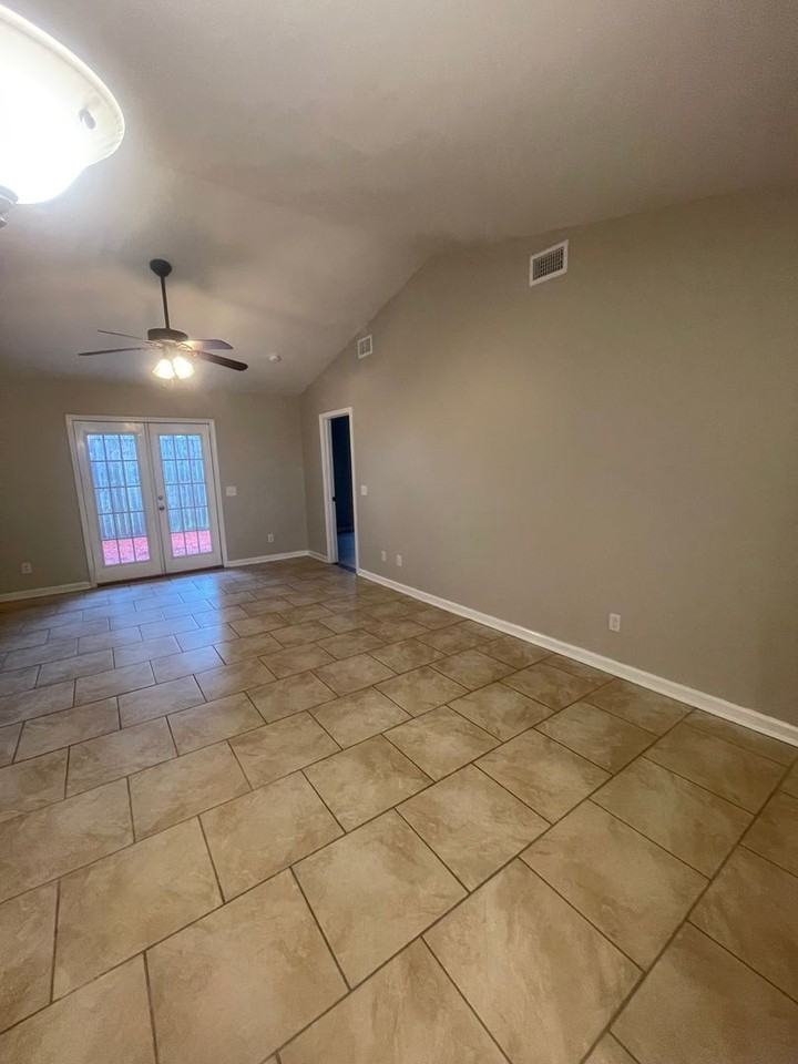 108 Leeswood Cir - Photo 2 of 11