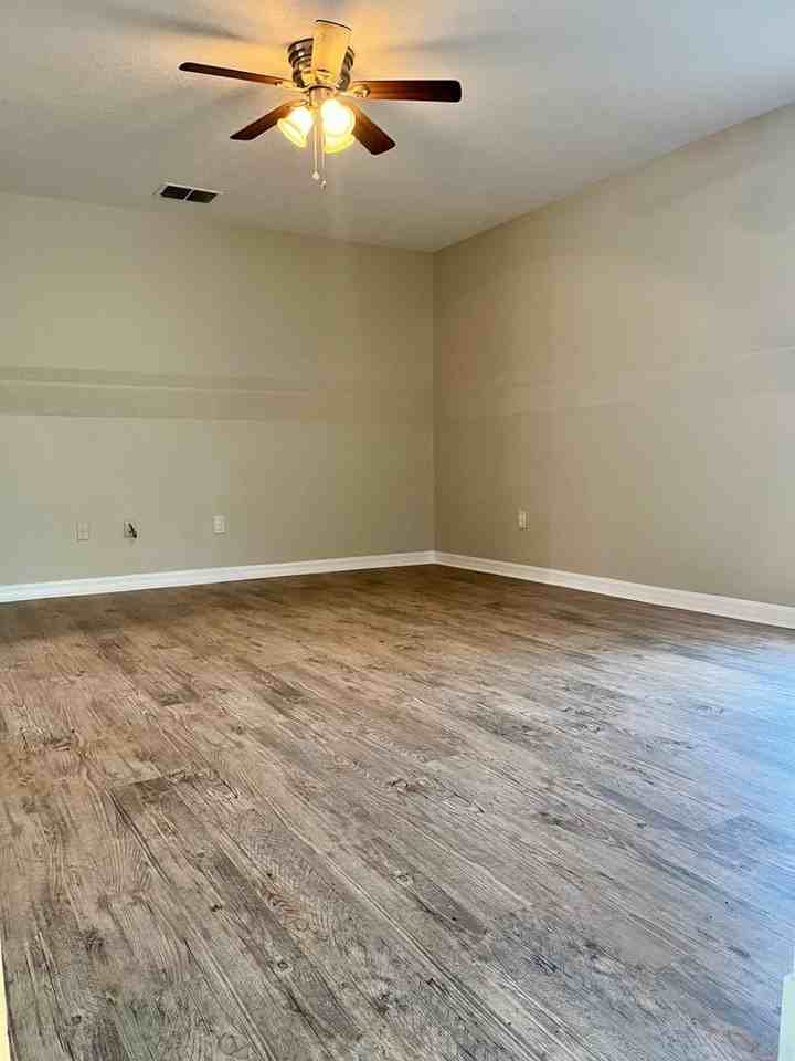 151 W 7th St - Photo 3 of 15