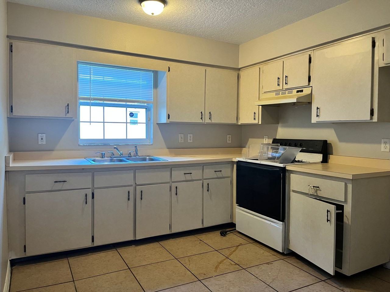 151 W 7th St - Photo 5 of 15