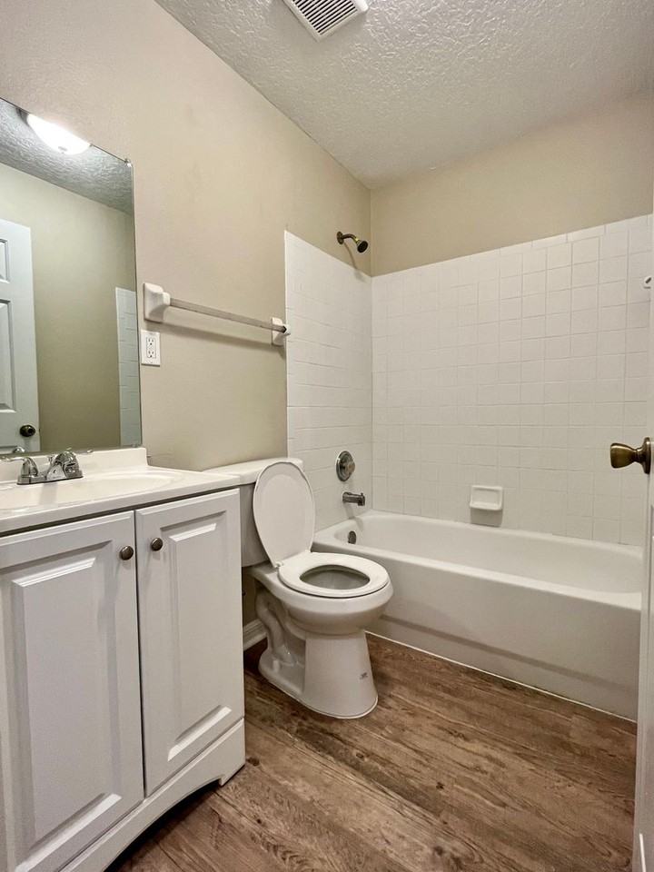 151 W 7th St - Photo 6 of 15