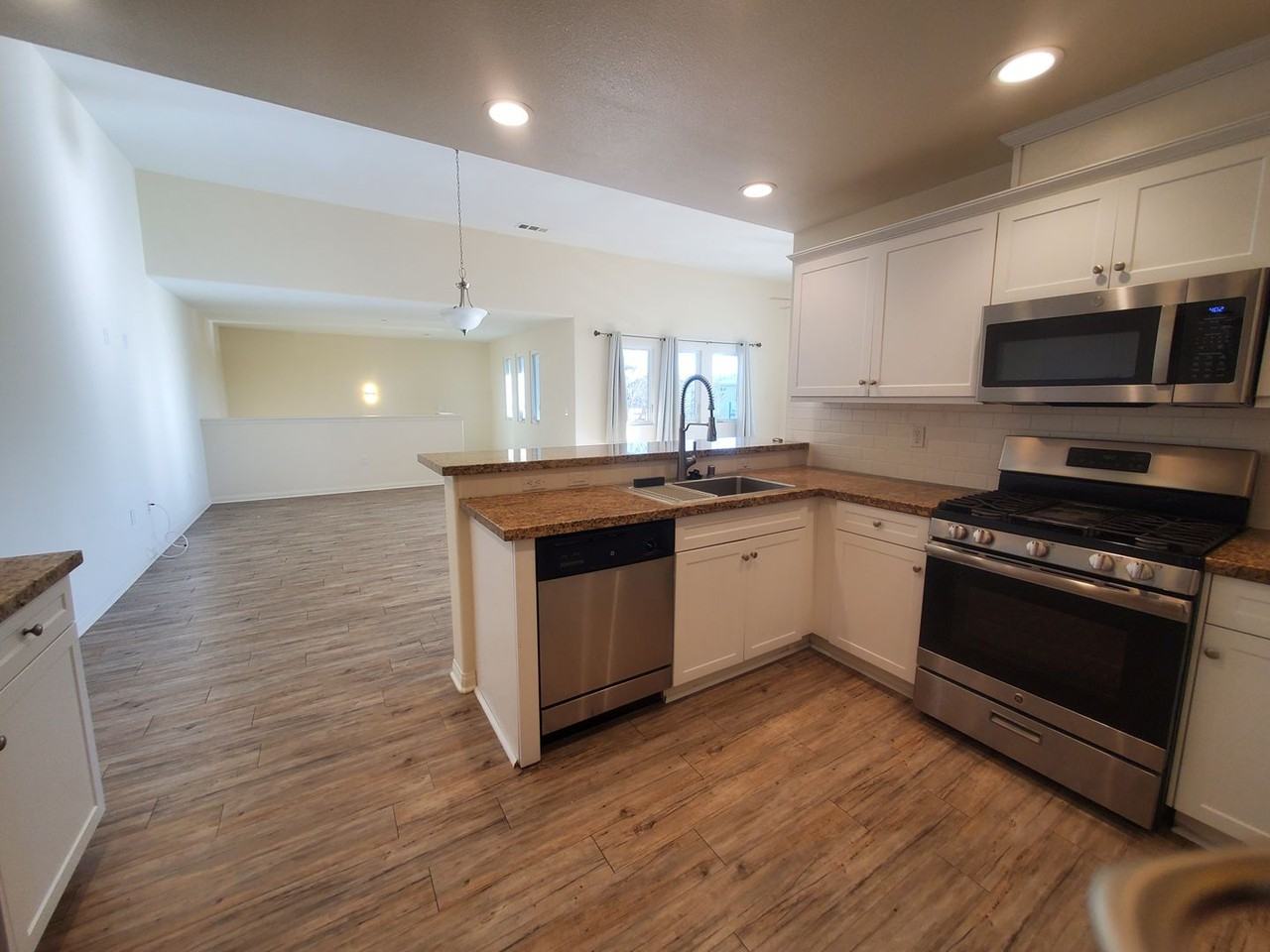 992 Los Angeles Ave #103 - Photo 6 of 30