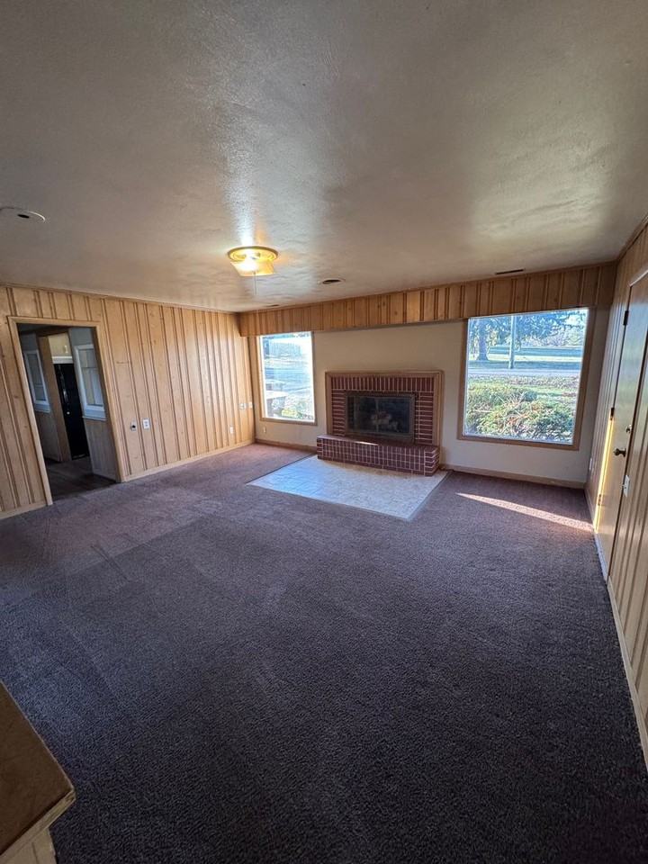 4122 Hiawatha Blvd - Photo 2 of 12