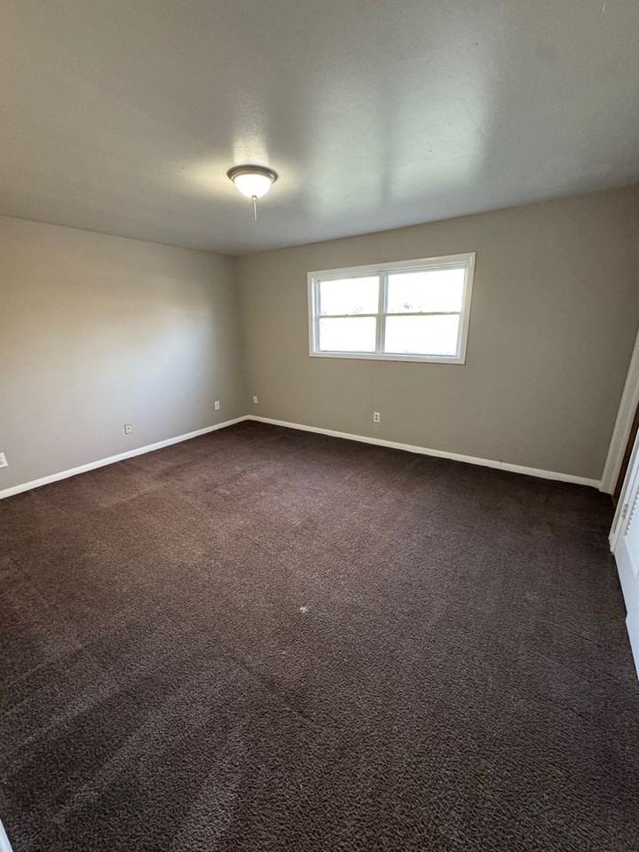 4122 Hiawatha Blvd - Photo 7 of 12