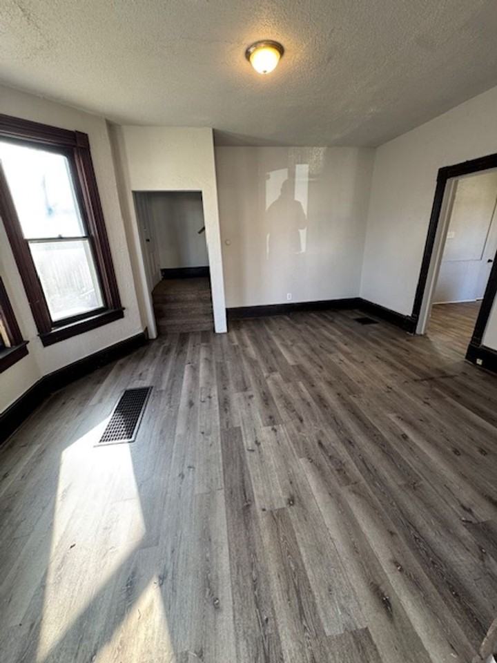 1026 Rivermet Ave - Photo 2 of 9