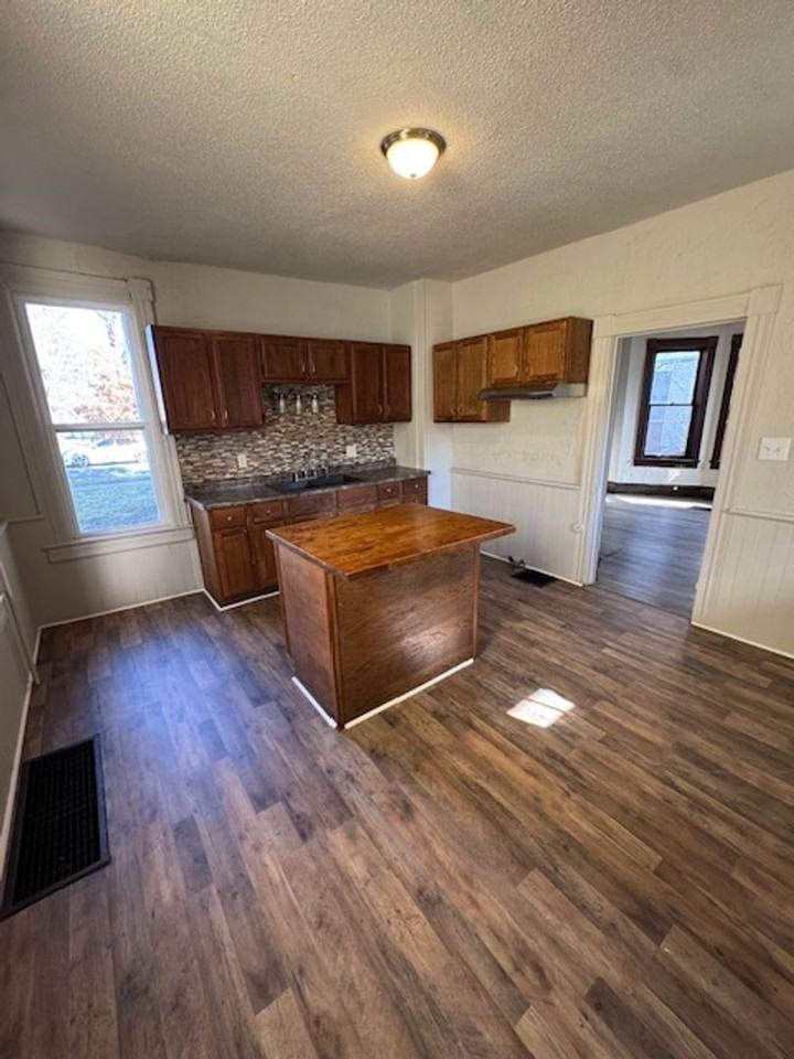 1026 Rivermet Ave - Photo 3 of 9