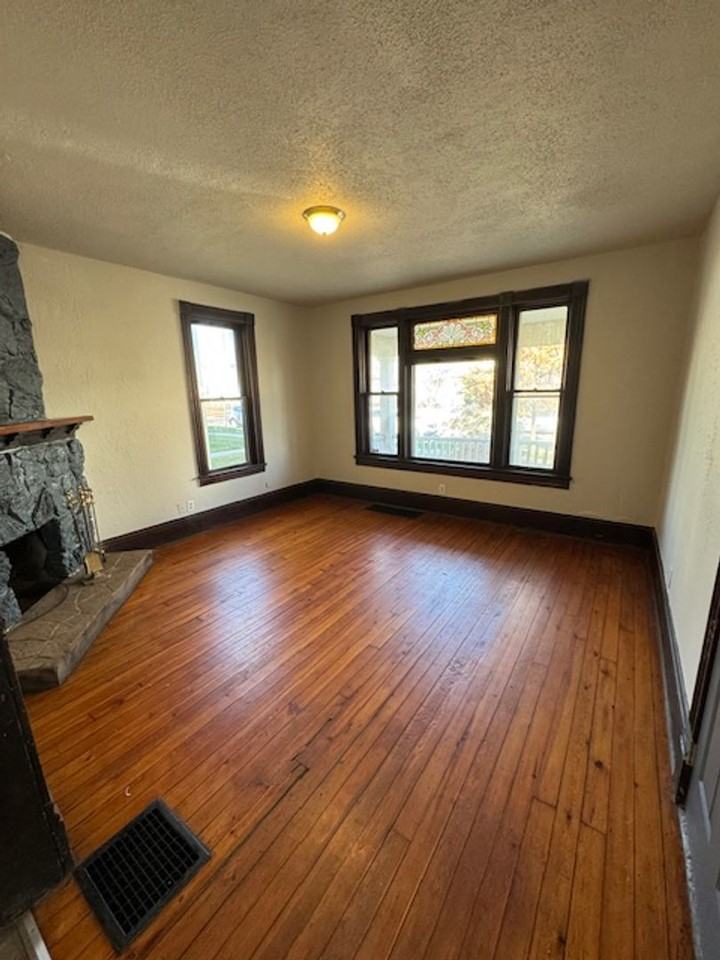 1026 Rivermet Ave - Photo 4 of 9