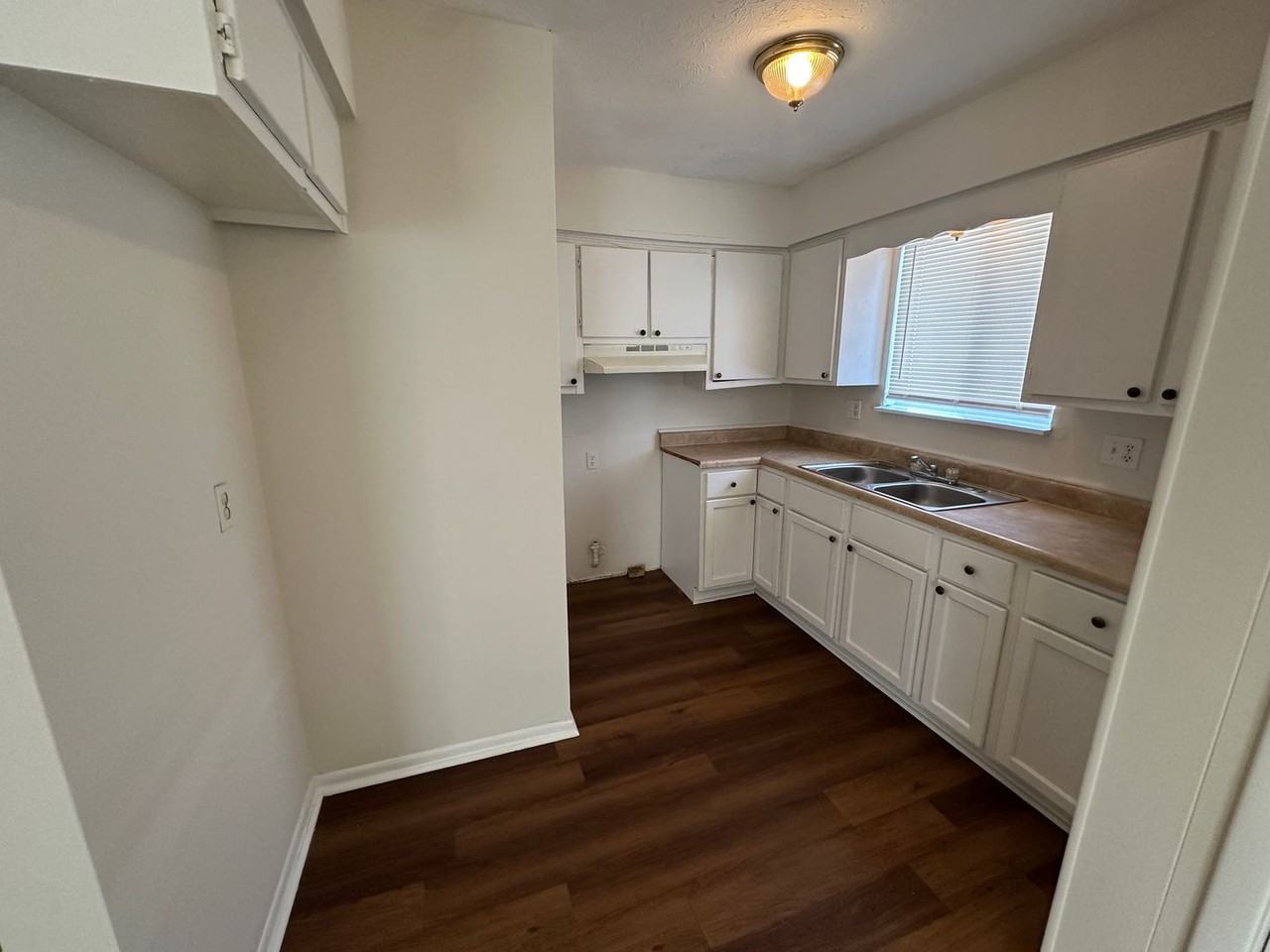 4155 N Kitley Ave - Photo 4 of 16