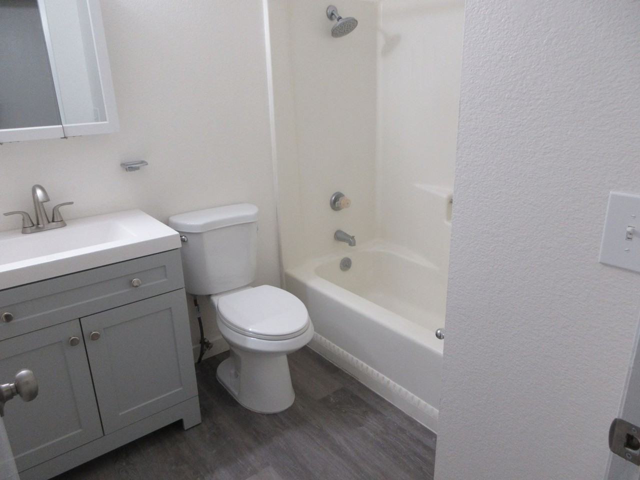 1205 W Upjohn Ave - Photo 3 of 12