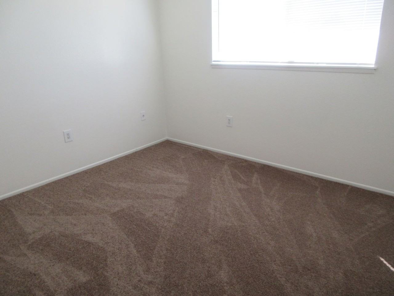 1205 W Upjohn Ave - Photo 5 of 12