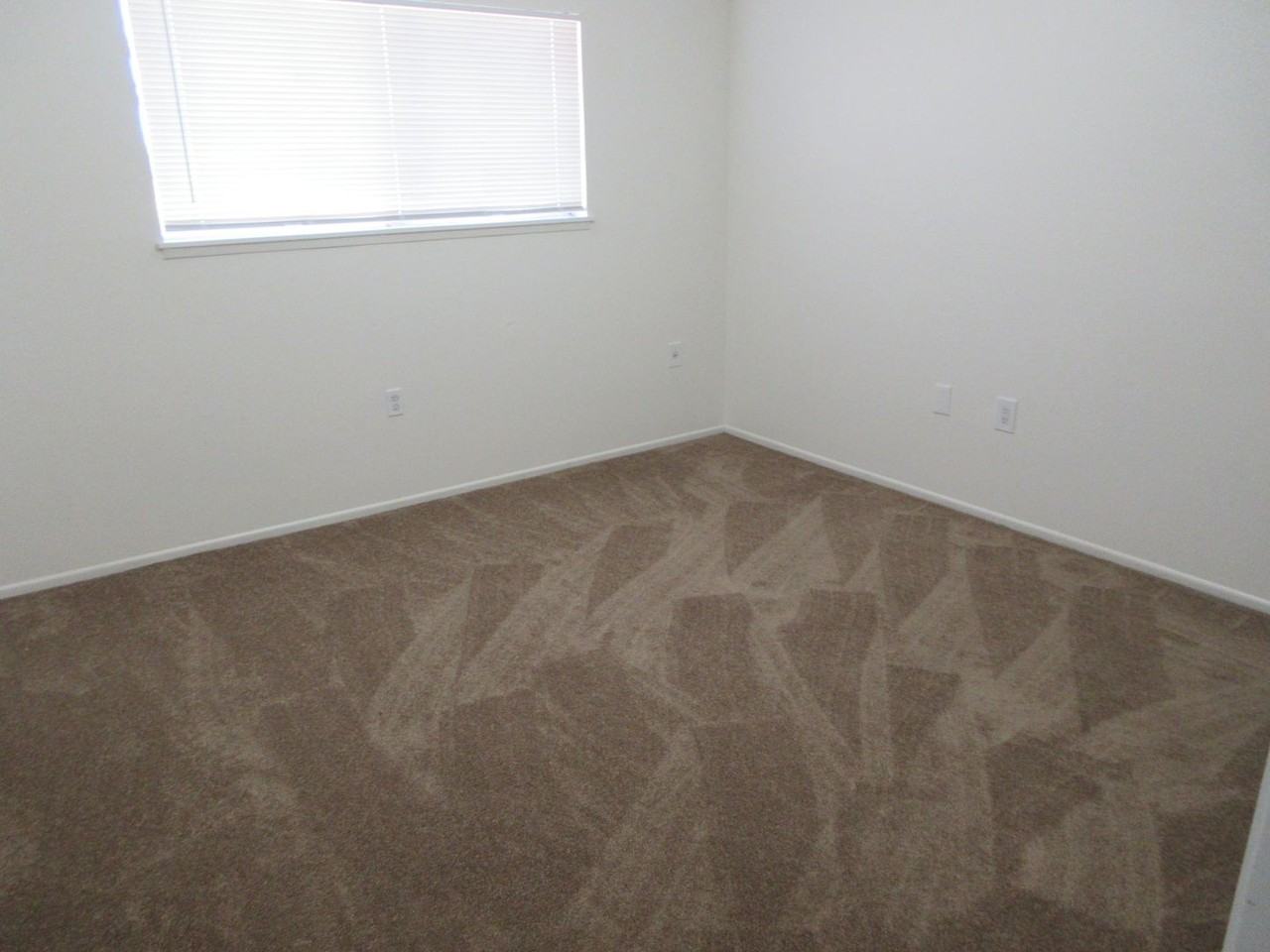 1205 W Upjohn Ave - Photo 6 of 12