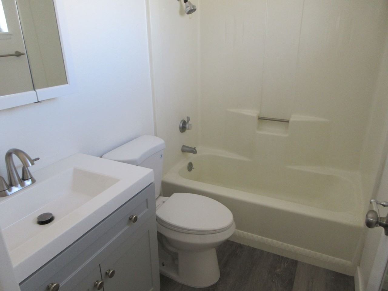 1205 W Upjohn Ave - Photo 7 of 12