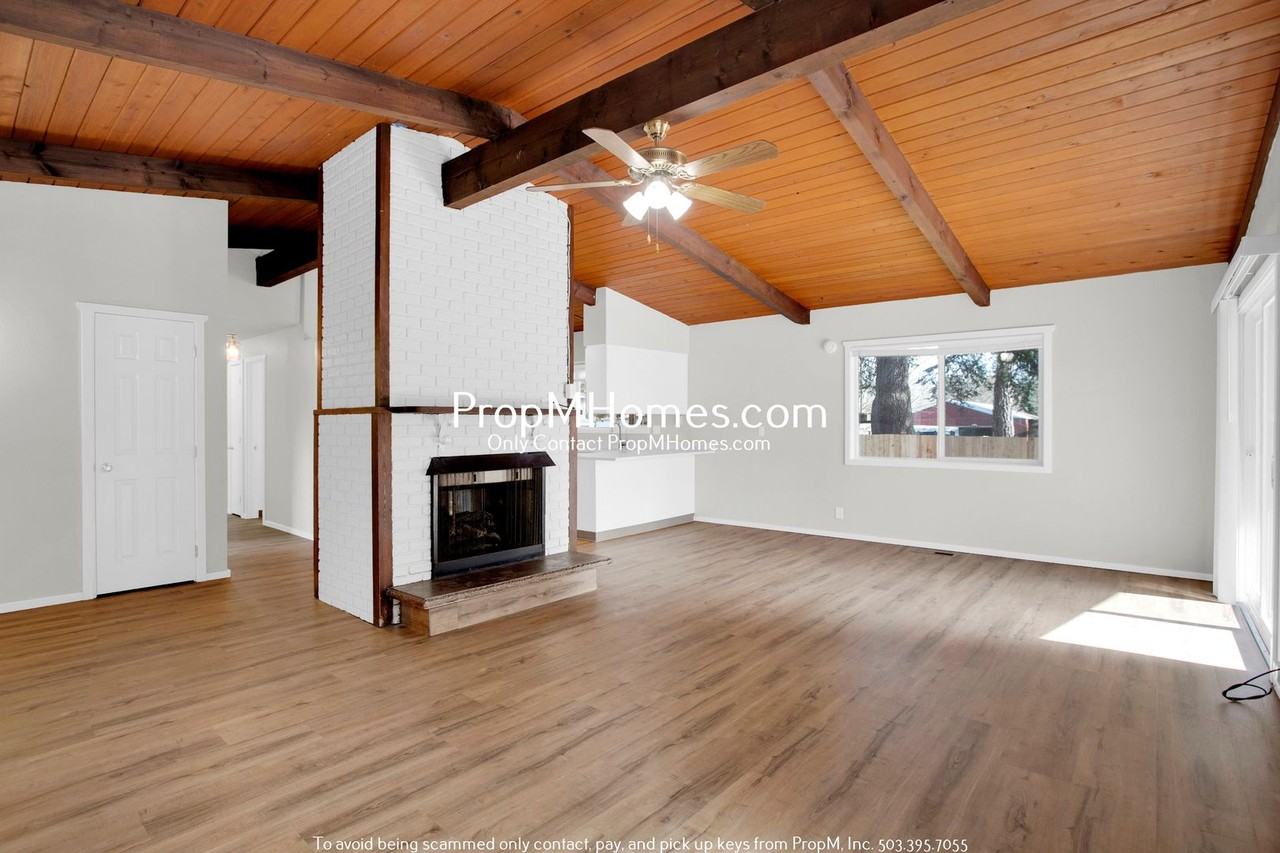 4590 Sw 160th Ave - Photo 4 of 26