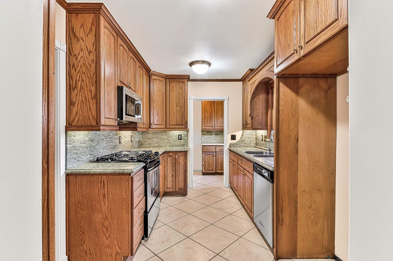 6749 E Stearns St - Photo 5 of 18