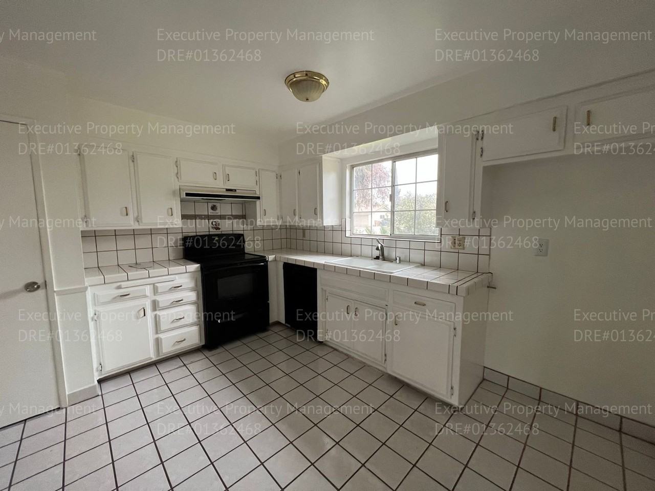 5320 Cherry Tree Ln - Photo 7 of 24