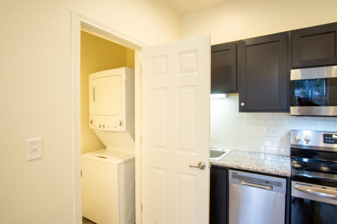 2007 Ne Broadway St #7 - Photo 5 of 16