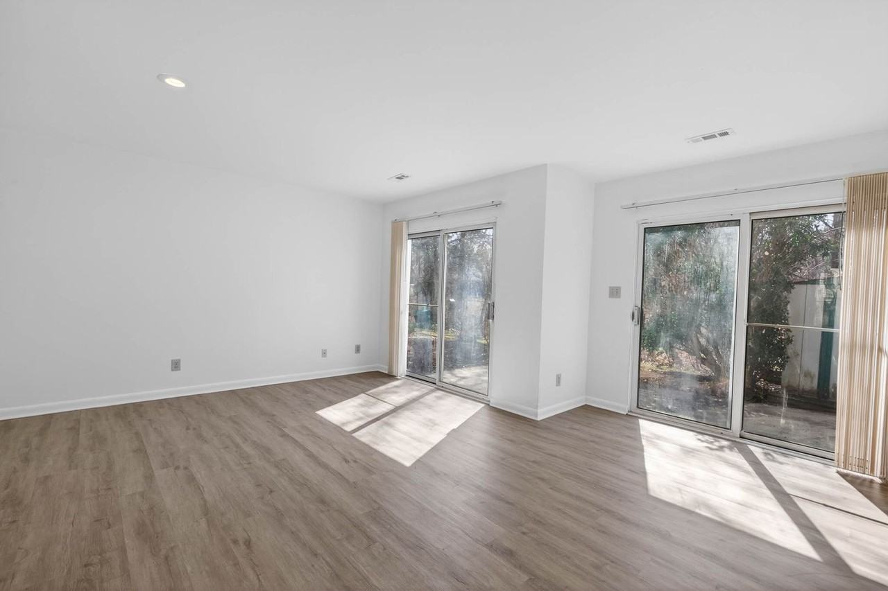 3888 Staffordshire Ln - Photo 4 of 12