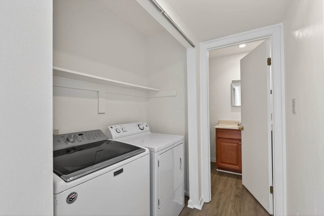 3888 Staffordshire Ln - Photo 6 of 12