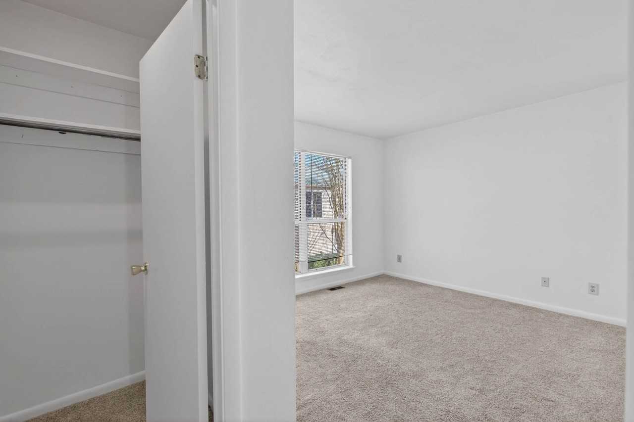 3888 Staffordshire Ln - Photo 7 of 12