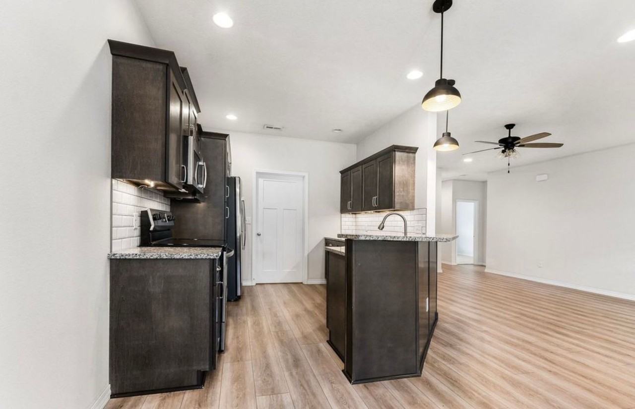 3005 W Cardinal St - Photo 4 of 18