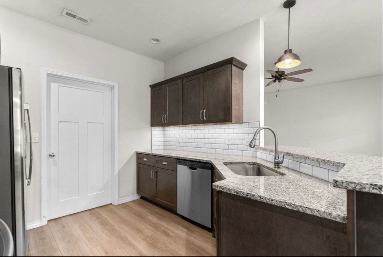 3005 W Cardinal St - Photo 5 of 18