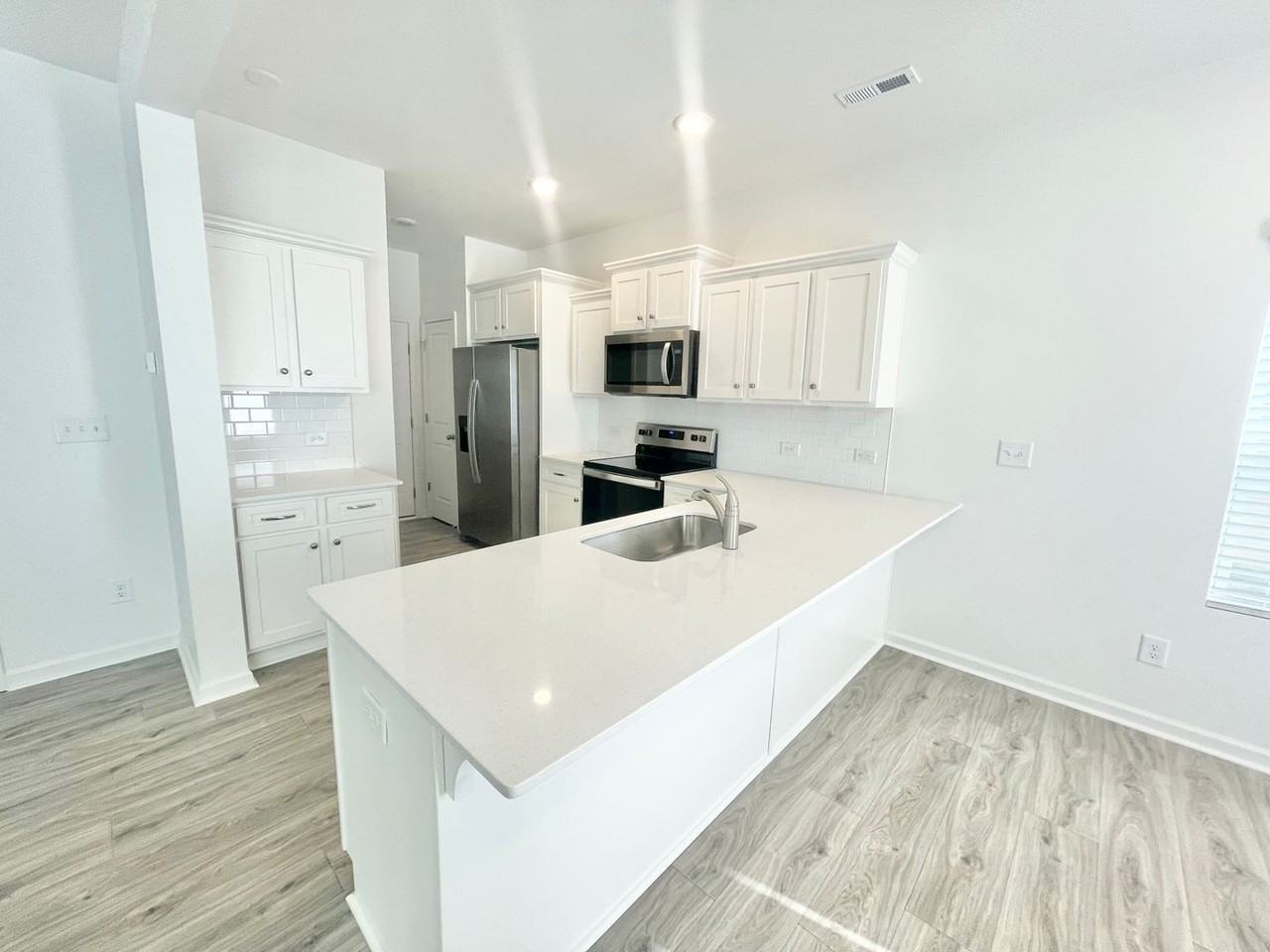 106 Gaelic Dr - Photo 3 of 18