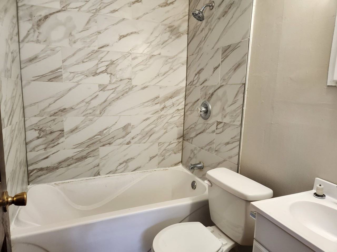 1404 32nd St - Photo 5 of 8