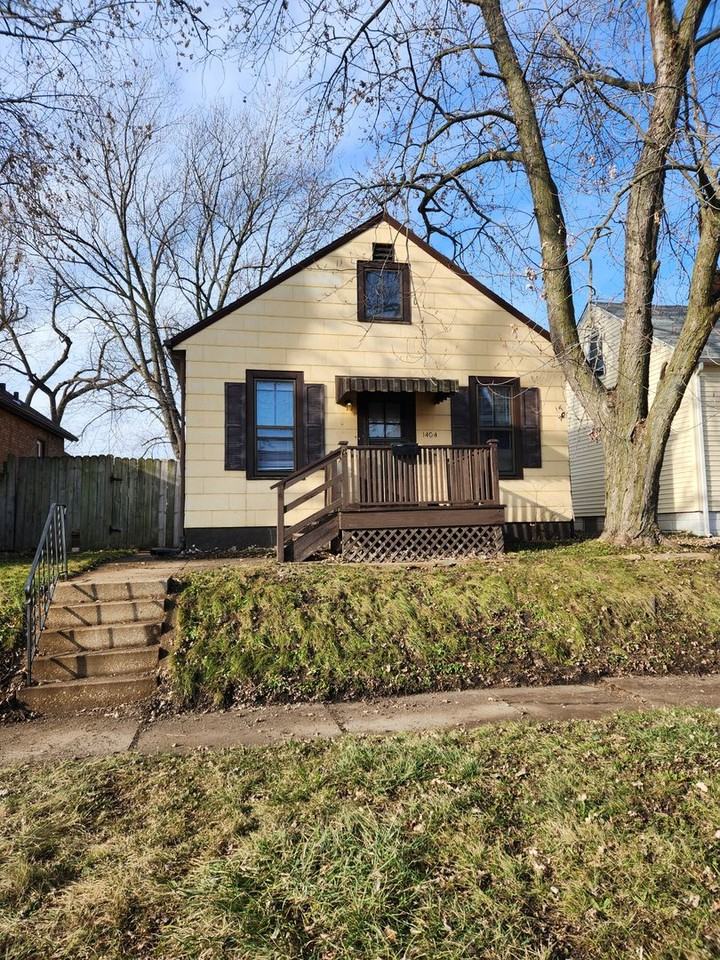 1404 32nd St - Photo 7 of 8