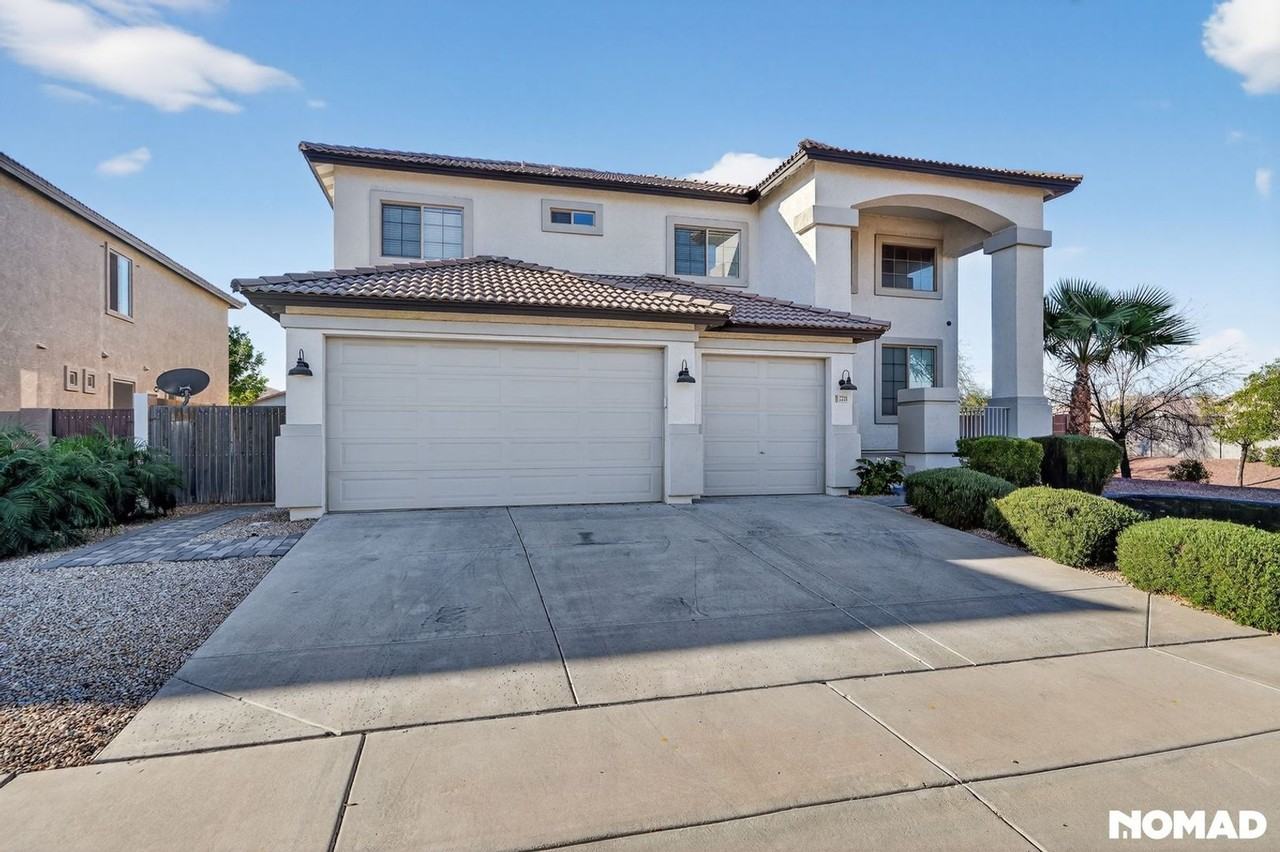 7733 W Southgate Ave - Photo 2 of 41