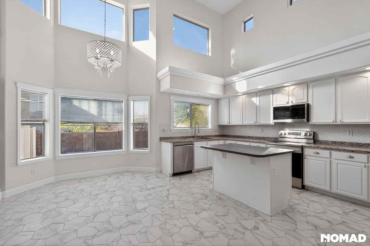 7733 W Southgate Ave - Photo 6 of 41