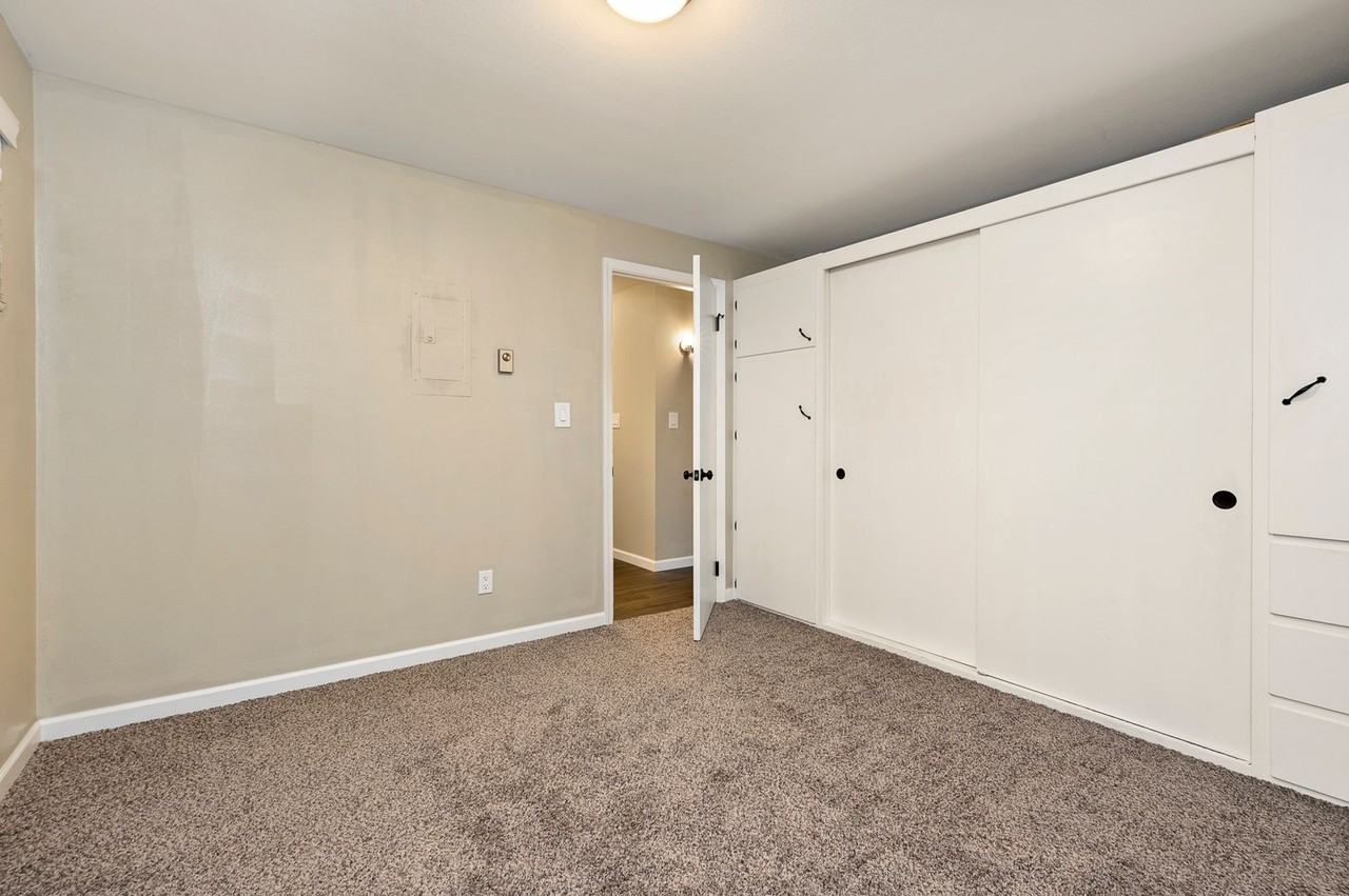 Kenmark - Photo 5 of 36