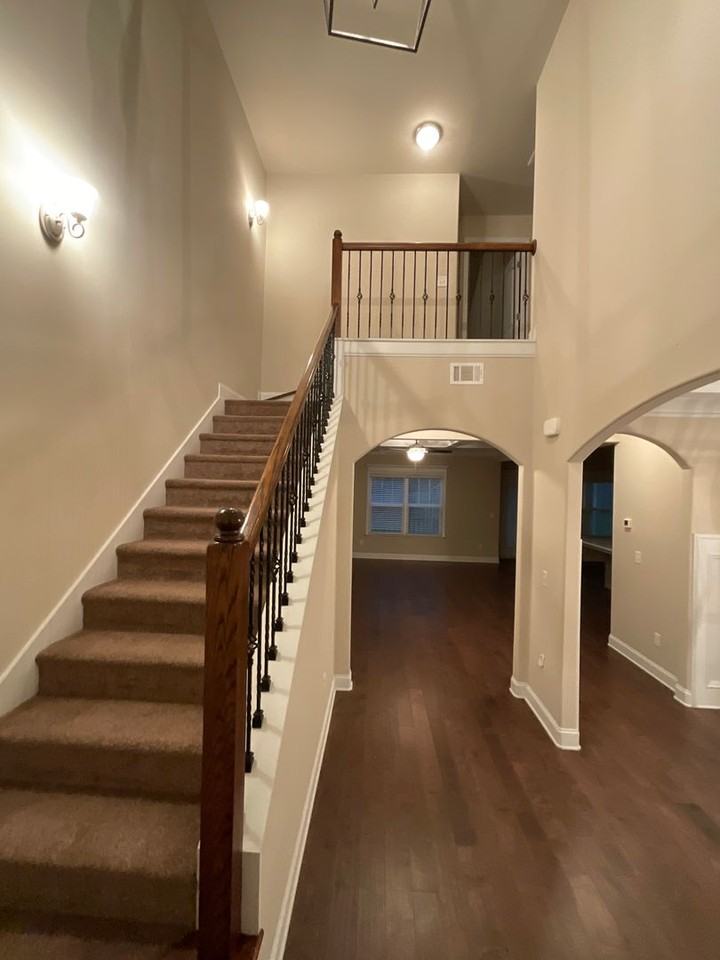 688 Tree Top Trl - Photo 3 of 31