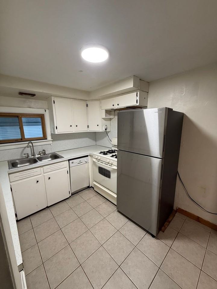 7066 Southern Blvd - Photo 3 of 15