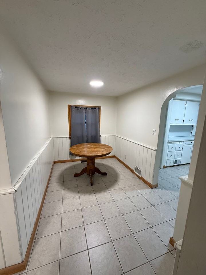 7066 Southern Blvd - Photo 4 of 15